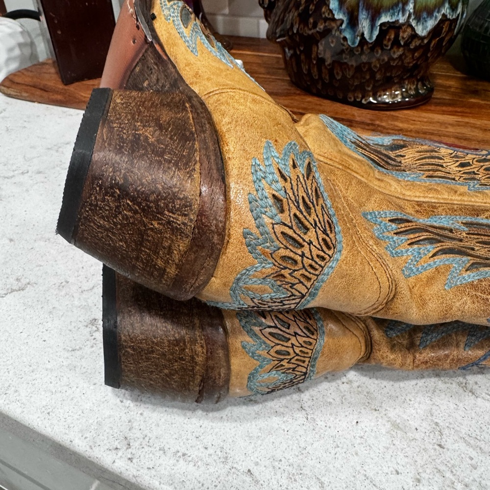 Corral Tan and Red Heart & Winged Embroidered Boots - Picture 4 of 6